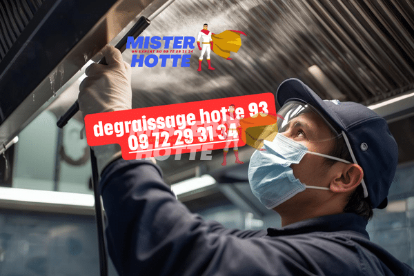 Technicien Mister Hotte effectuant le dégraissage d'une hotte de restaurant en Seine-Saint-Denis